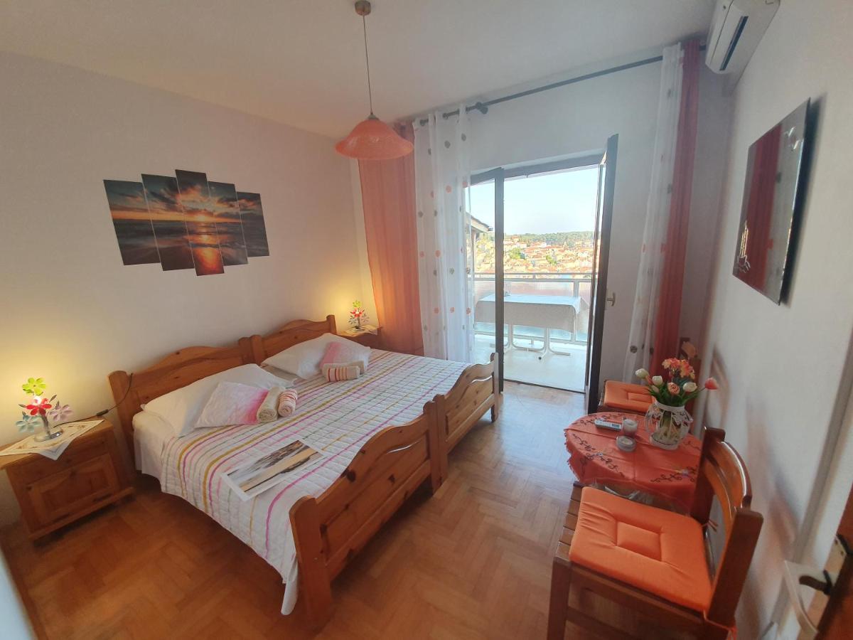Apartments Luci Хвар Экстерьер фото