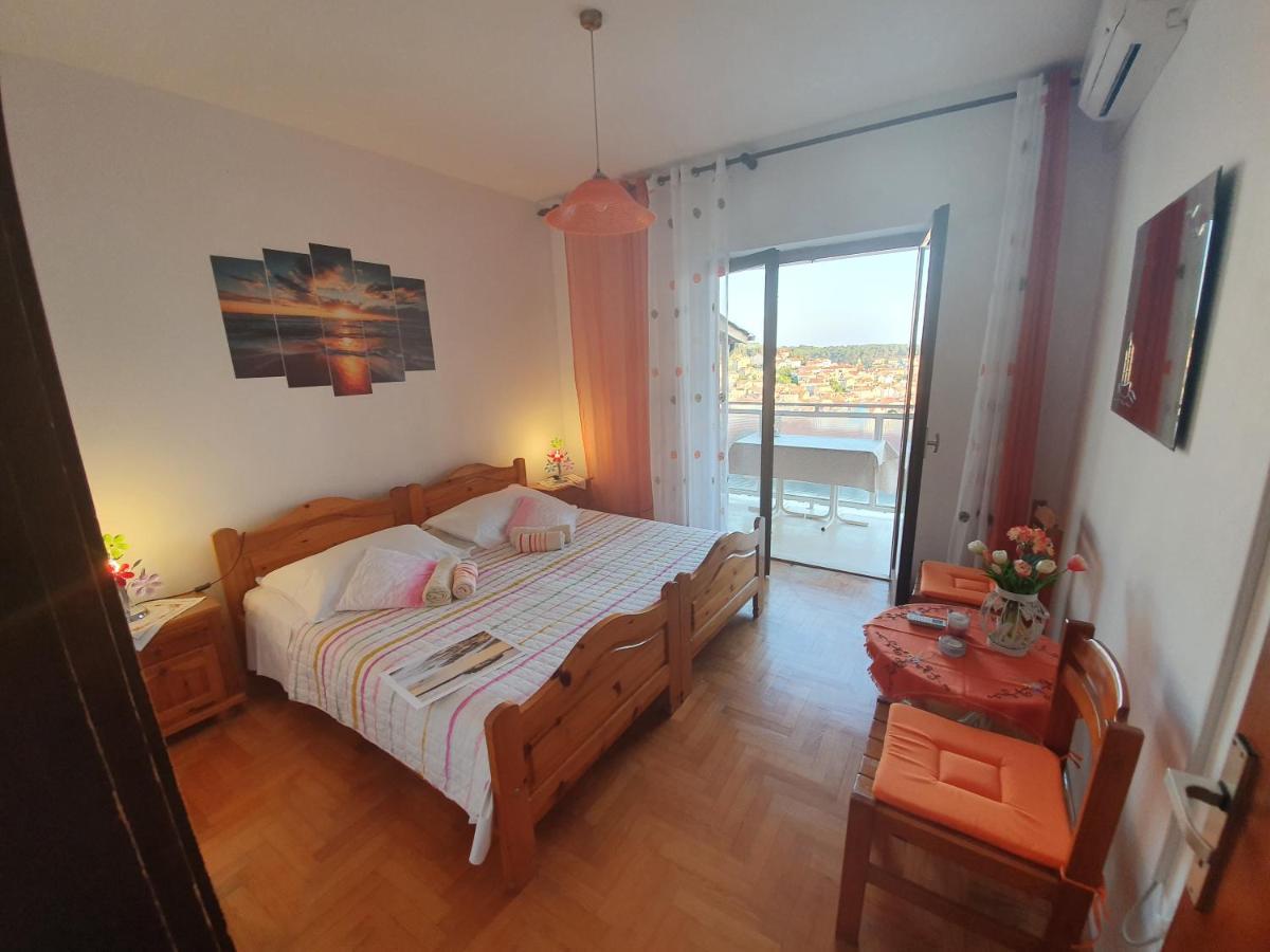 Apartments Luci Хвар Экстерьер фото