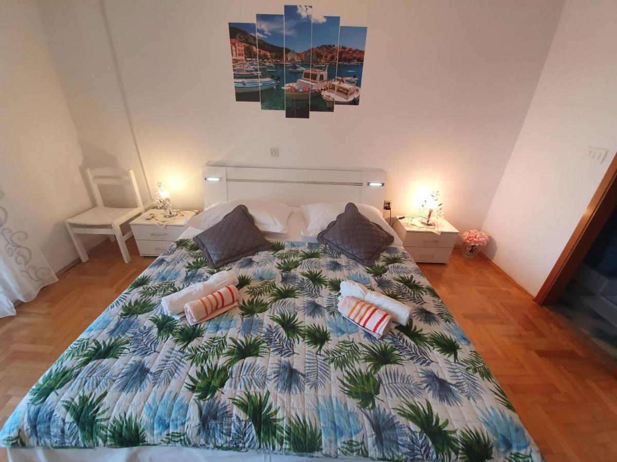 Apartments Luci Хвар Экстерьер фото