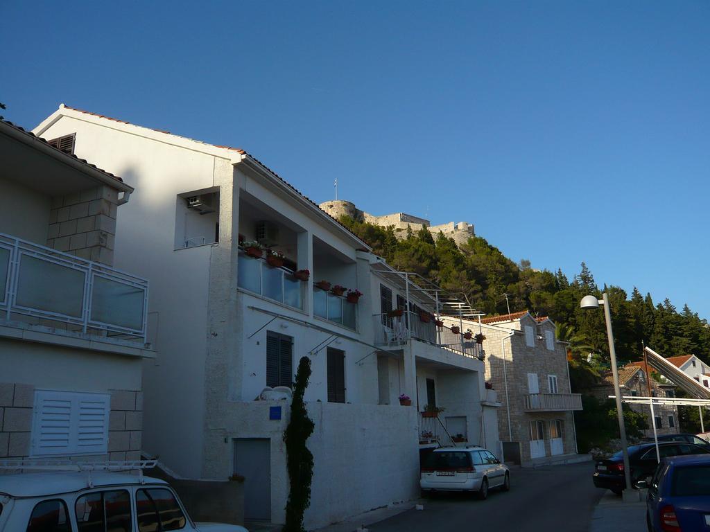 Apartments Luci Хвар Экстерьер фото